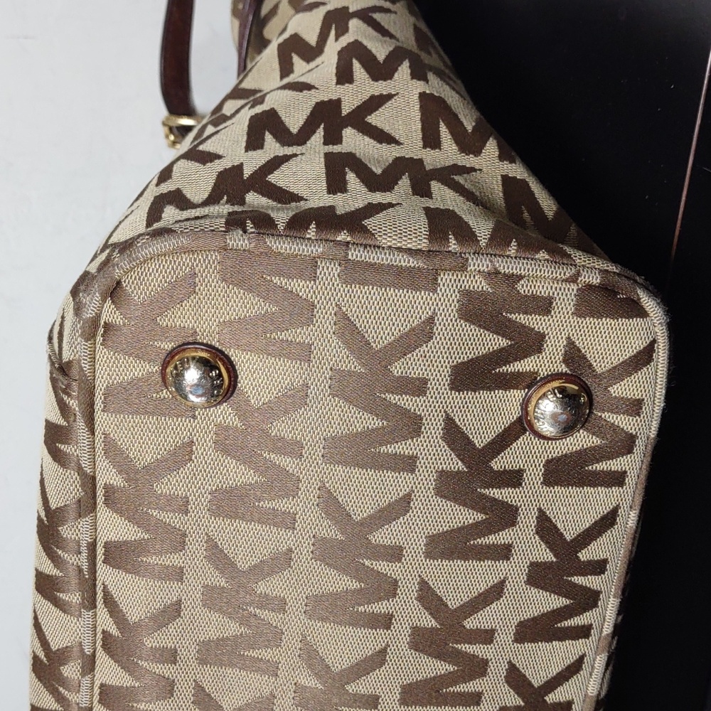 Michael Kors "Anabelle" Jet Set Signature Canvas Tote - Picture 8 of 13